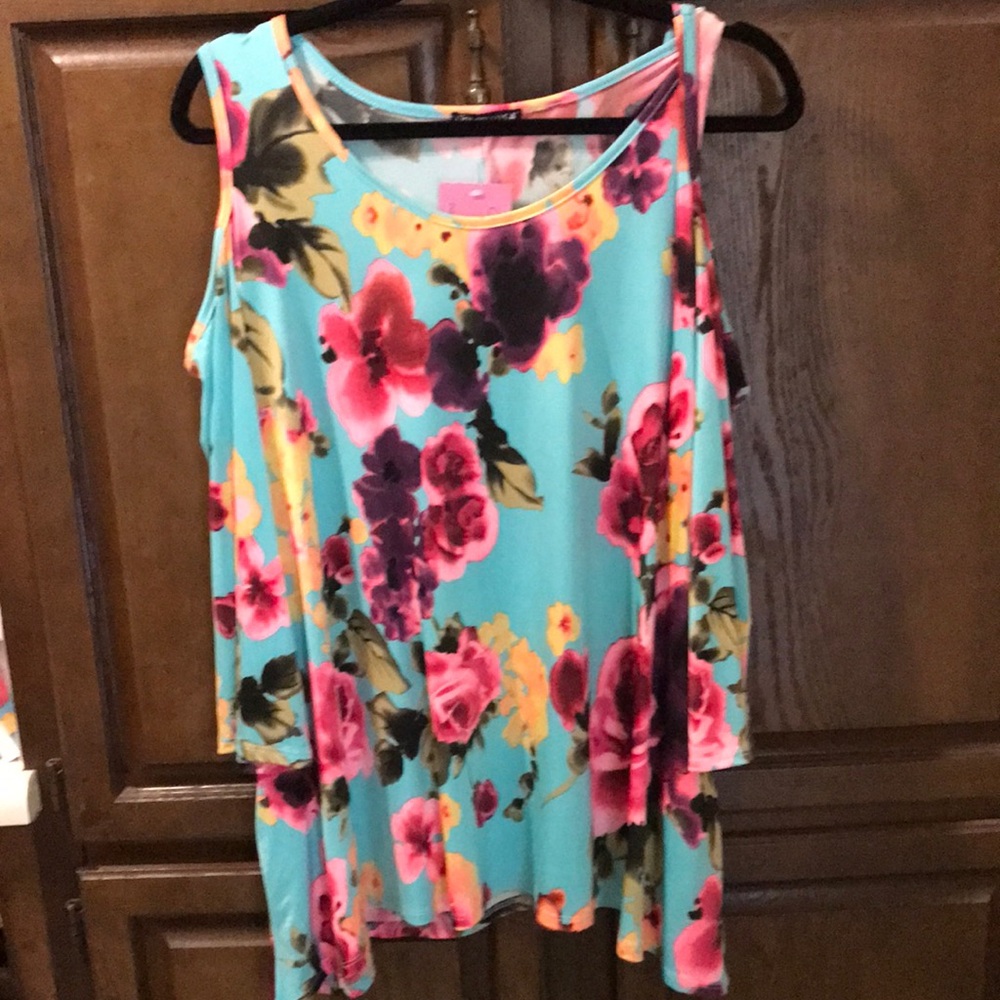 Brand New Gorgeous and Brightly colored Cold Shoulder tunic top!!  Size XL